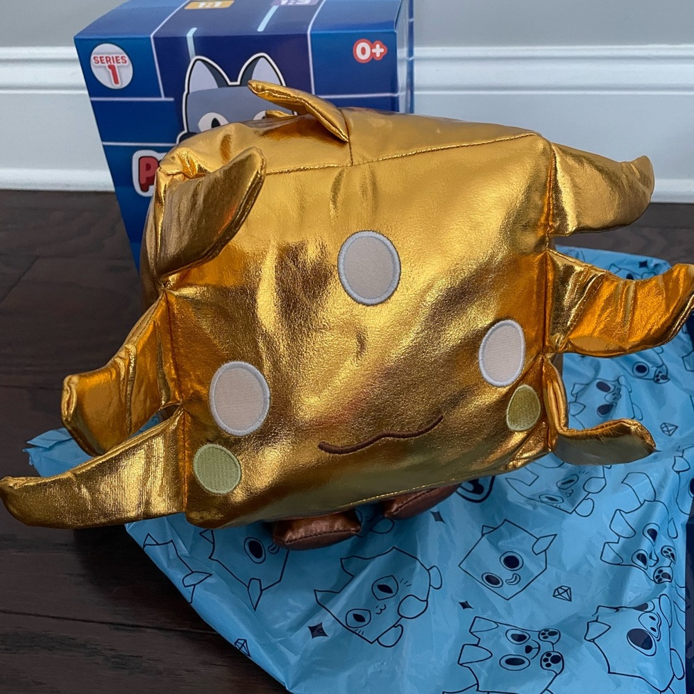 Gold Metallic Pet Simulator axolotl in great shape. No tags or code.